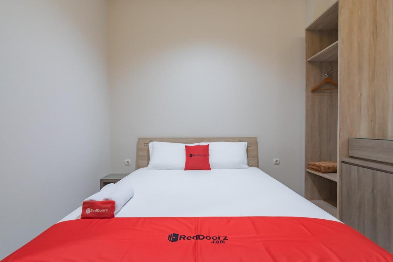 Reddoorz Plus @ Cirebon City Center Buitenkant foto
