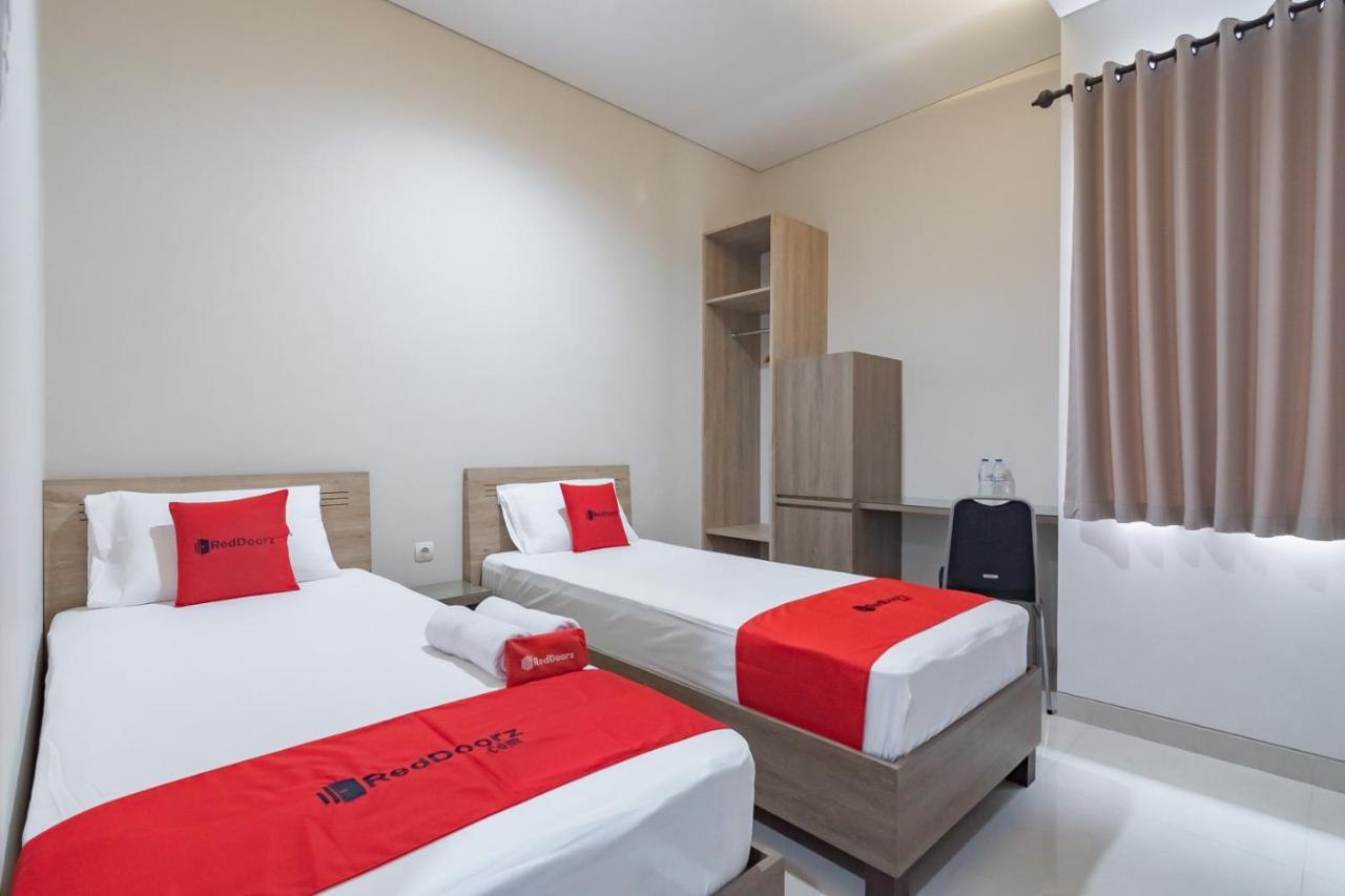 Reddoorz Plus @ Cirebon City Center Buitenkant foto