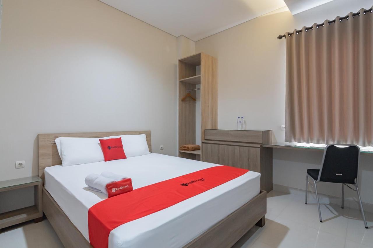 Reddoorz Plus @ Cirebon City Center Buitenkant foto