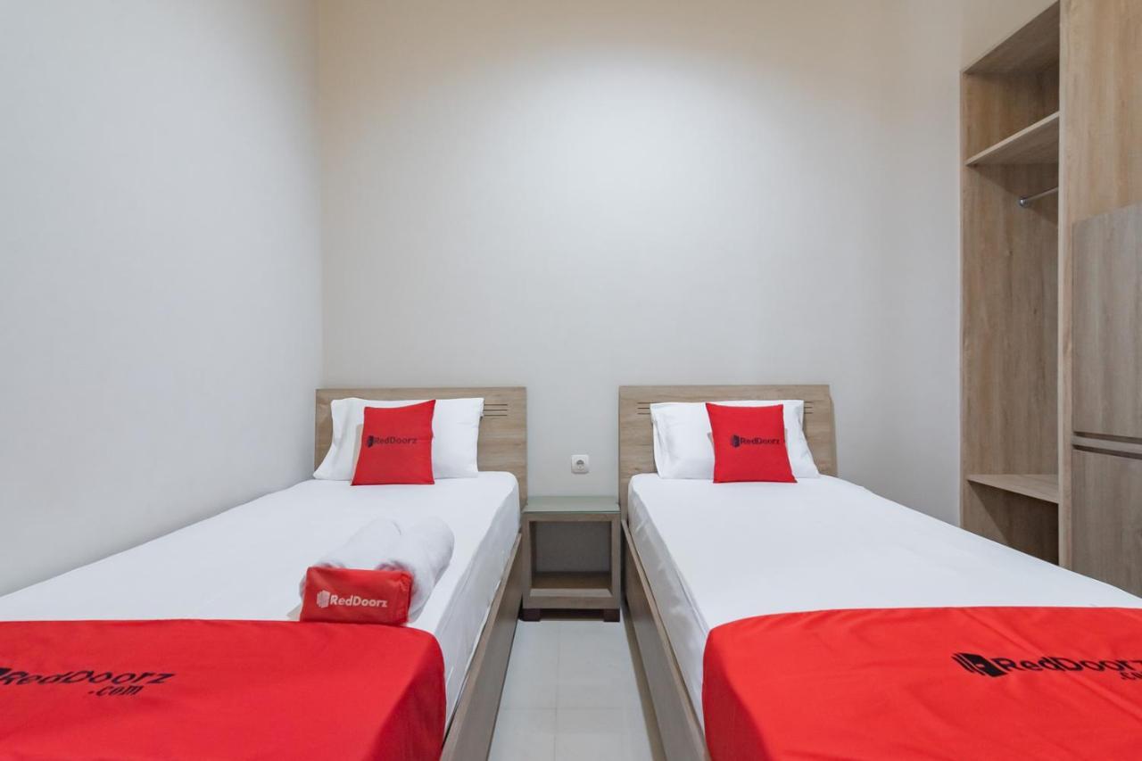 Reddoorz Plus @ Cirebon City Center Buitenkant foto